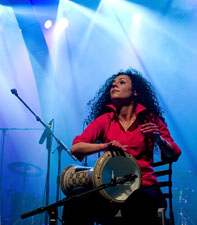 Simona Abdallah with her Arabian drums. Photo: Thorsten Overgaard